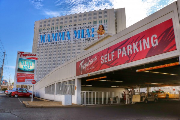 Parking Hotel Tropicana Las Vegas