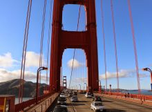 Over de Golden Gate Bridge rijden